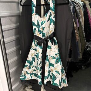 Wonderland Whimsical Floral Botanical Print Cotton Dress Green White Black 50s